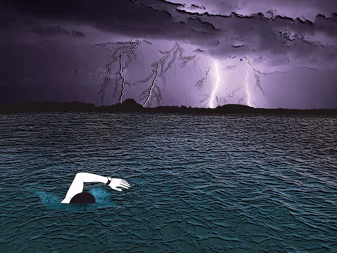 Verhalten bei Gewitter beim Schwimmen