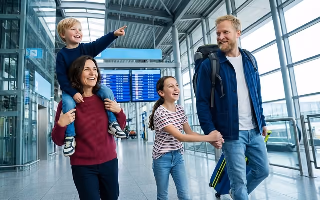 Familie am Flughafen
