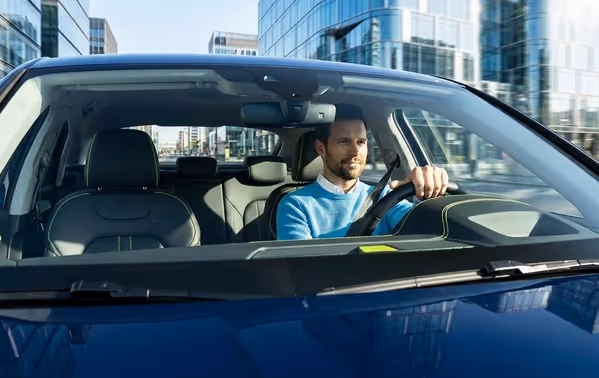 mann in auto