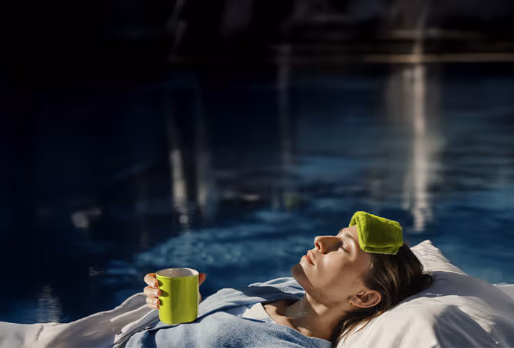 Allianz Direct Auslandskrankenversicherung Frau mit Sonnenschirm 