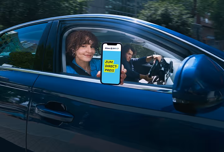 Allianz Direct Kfz-Versicherung eVB-Nummer Paar im Auto