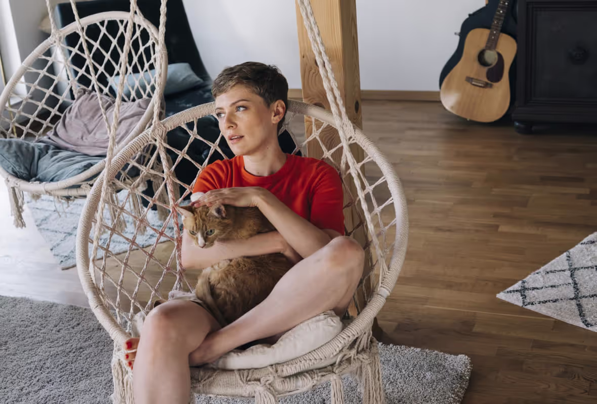 Frau mit Katze