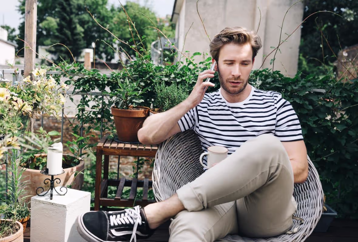 Mann mit Telefon