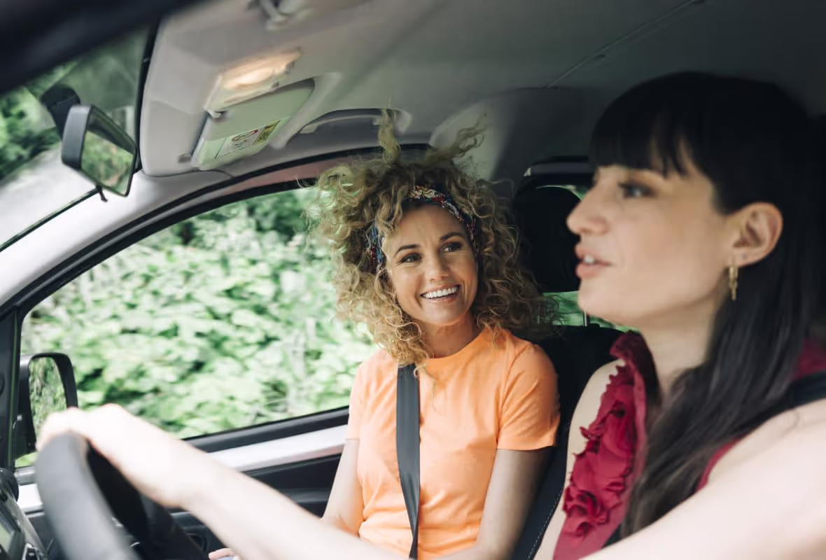 Frau in Auto