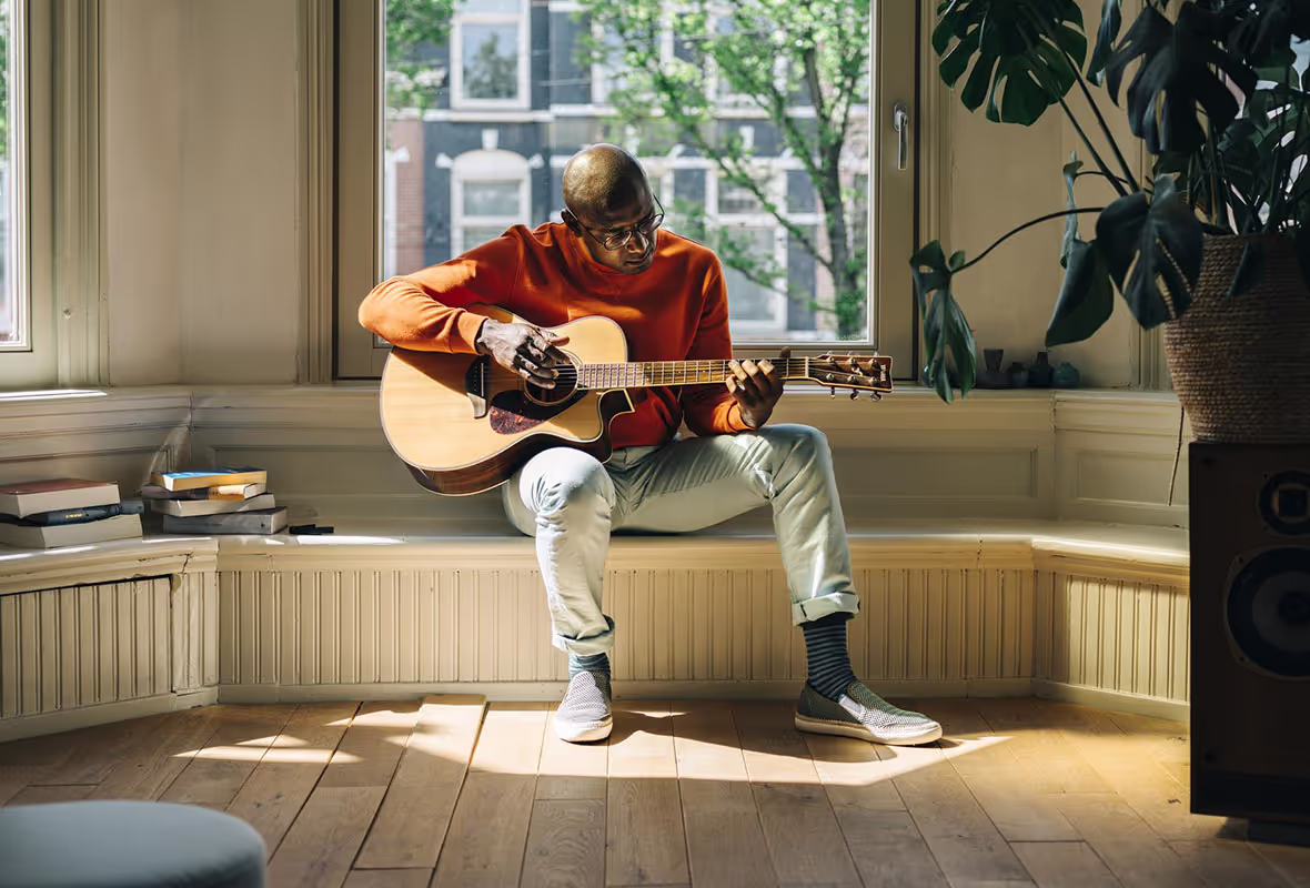 Mann mit Gitarre