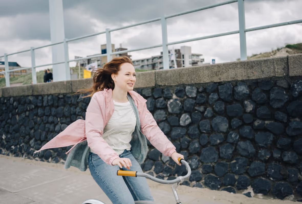 Allianz Direct DE Frau Fahrrad
