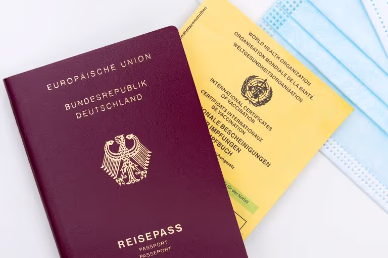 Reisepass und Impfpass Reiseversicherung