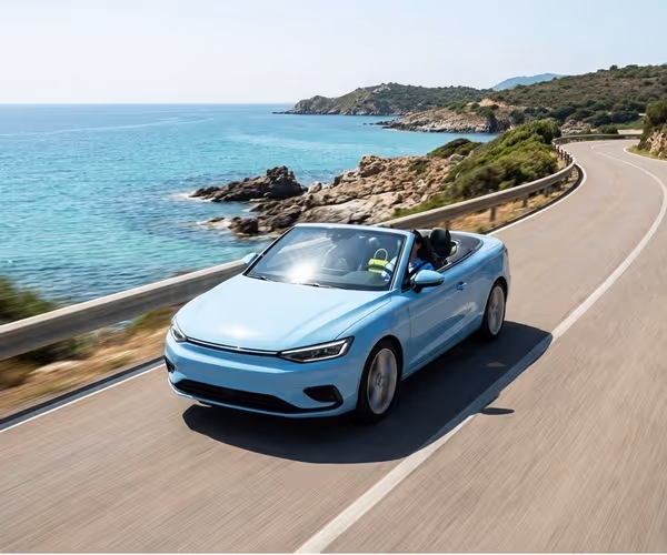 hellblaues Auto