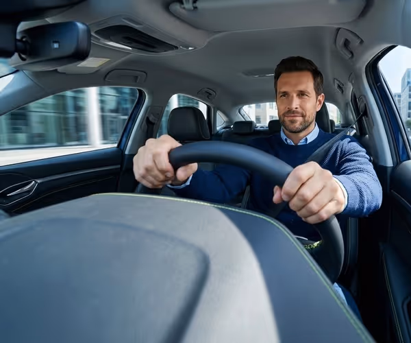 Mann in Auto